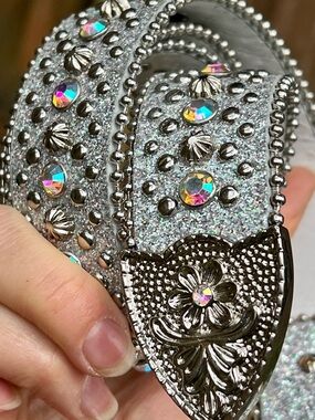 NWT Beautiful BUCKLE Rhinestone Crystals Western Cowgirl y2k Belt Floral Glitter
